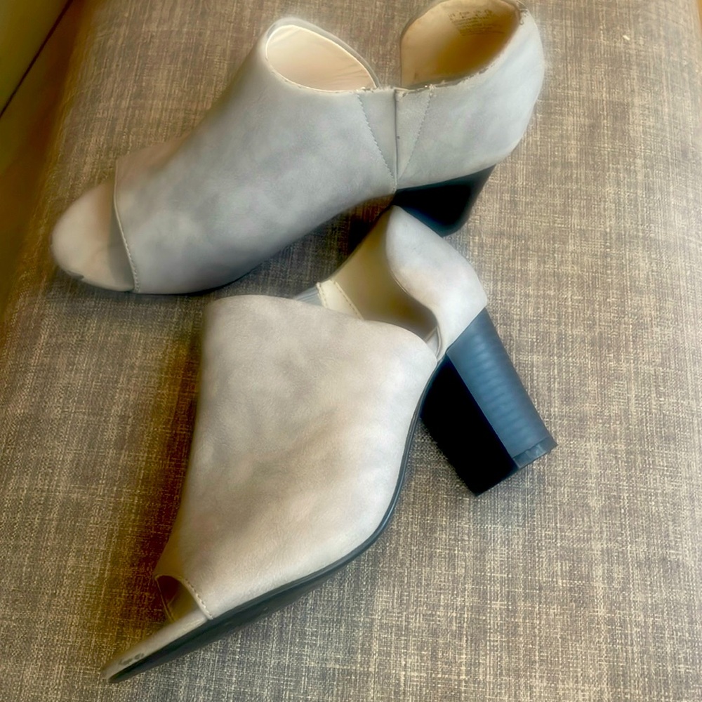 Heather grey smooth suede 2.5 heal